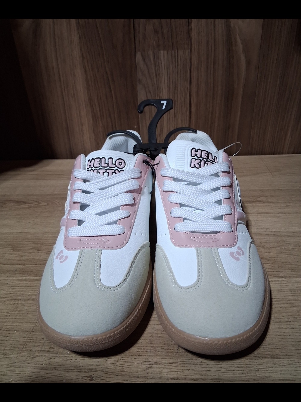 Hello Kitty Women White, Pink & Beige Casual Lace-Up Sneakers